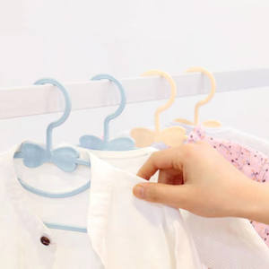 קולב ארון בגודל 29 ס\"מ מפלסטיק PP ידידותי לסביבה, בעיצוב פרפר, לסיטונאות, לבגדי תינוקות וילדים, ניתן להתאמה אישית - Product Image 3