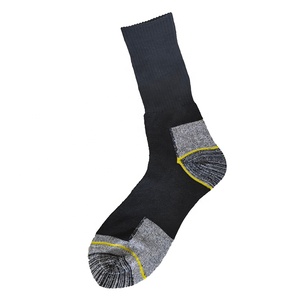 Vente en gros de chaussettes d'équipage en coton recyclé biologique évacuant l'humidité pour hommes Logo imprimé en éponge robuste pour la randonnée printanière et le travail - Product Image 4