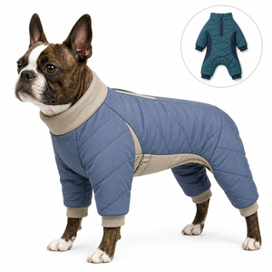 Manteau matelassé bleu pour chien avec bordure beige, vêtement d'hiver rembourré pour chiens, style décontracté moderne, vêtements pour animaux de compagnie de couleur unie - Product Image 1