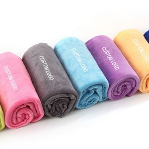 Toalla Deportiva Personalizada con Logotipo, de Microfibra Hipoalergénica y Antimicrobiana - Product Image 2