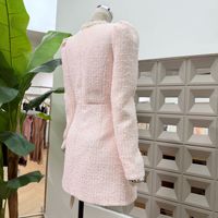 Gaun Wanita Model A-line Gaya Mewah Ringan dengan Hiasan Mutiara dan Kerah V, Dilengkapi Ikat Pinggang, Aksen Harum dan Anggun