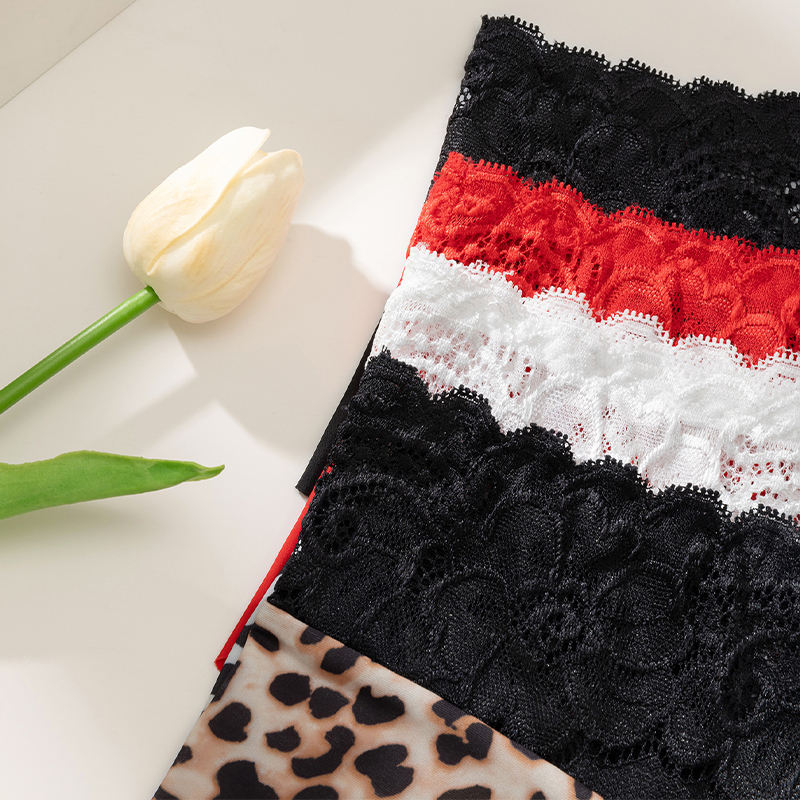 Wholesale Women's Seamless Printed Underwear Soft Breathable Lace Patchwork Mid Waist Half Pack Hip Leopard Print Bikini Panties