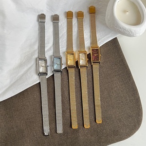 Reloj de Mujer 2026 con Correa de Acero Inoxidable Trenzada Dorada Vintage y Esfera Cuadrada - Product Image 6