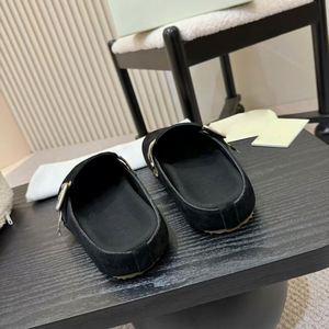 Drop Shipping Luxurious Designer Autumn Winter Light Weight Warm Fluffy Korean Style Fashion Anti-Slippery Breathable Microfiber - Product Image 6