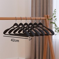 Cintres en velours ABS antidérapants à épaules larges pour costumes et manteaux, 44,5 cm pour hommes, 39 cm pour femmes, pour présentation en magasin - Vente en gros