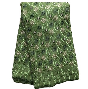 Tissu en dentelle africaine de haute qualité, 5 yards, en sergé brodé tissé pour voile, idéal pour les robes de mariée nigérianes - Vente en gros - Product Image 1