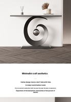 Console moderne italienne style Normcore, table de luxe décontractée et accessible, étroite pour entrée, murale, avec motifs métalliques, pour couloirs et portes
