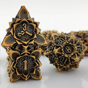 Juego de Dados DND de Lujo Hechos a Mano de 7 Piezas, Poliédricos, Huecos, de Aleación de Zinc de 40 mm, Color Personalizado, Logotipo Personalizado para RPG Dungeons & Dragons - Product Image 1