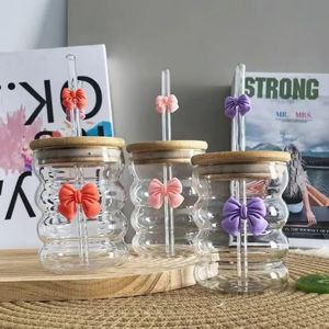 Verre à boisson multicolore en forme de nœud papillon de 300 ml, résistant à la chaleur, avec couvercle en bambou et paille en verre – Nouveauté très prisée - Product Image 5