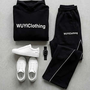 Conjunto Deportivo Oversize Negro para Hombre, con Logotipo Personalizado WUYIClothing, Pantalones Anchos Holgados, Estilo Urbano, Prenda Deportiva de Felpa Técnica - Product Image 2
