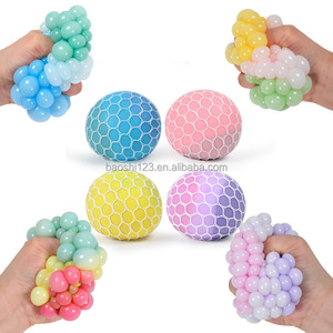 Pelota Antiestrés de Uva que Cambia de Color, Juguete Blandito Novedoso para Apretar, Juguete Sensorial para Niños y Adultos, Alivio de la Ansiedad - Product Image 2