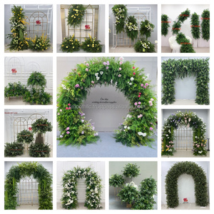 Arco de Boda Elegante para Decoración de Entrada, Arco de Flores Artificiales con Rosas Blancas y Follaje Verde con Cortinas - Product Image 6