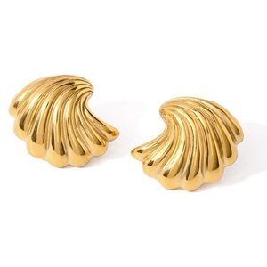 ต่างหูแฟชั่นทรงเปลือกหอยประดับมุก ดีไซน์สวยเก๋ น้ำหนักเบา ทันสมัย ปี 2024 ทำจากสแตนเลสชุบทอง สำหรับผู้หญิง - Product Image 2