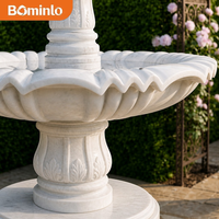 Fontaine de jardin en marbre blanc à 3 niveaux avec finition ananas sculptée à la main, pour décoration extérieure d'hôtels, villas et cours.