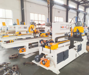 高精度<span class=keywords><strong>UM</strong></span> 355CNC PLC控制伺服电机定长切割线全自动切管机 - Product Image 4