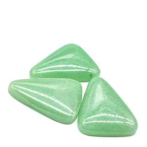 Aventurina verde 25x20mm Cabujón de corte triangular - Product Image 4