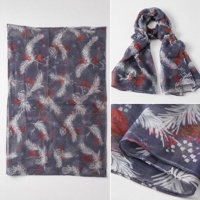 Châle long et léger en polyester gris pour femme, motif feuilles, respirant et multifonctionnel, accessoire de vacances durable