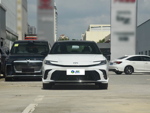 2025 2024 Toyota Camry Berlina di Lusso 2.0L 4 Porte 5 Posti Ibrida Nuova Auto con Guida a Sinistra <span class=keywords><strong>Vendita</strong></span> Calda Auto <span class=keywords><strong>Usata</strong></span> - Product Image 2