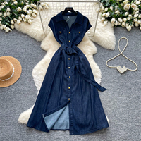Robes midi vintage en jean sans manches pour femmes, col chemise, ceinture à la taille, fente avant, boutonnées, pour l'été et les trajets quotidiens