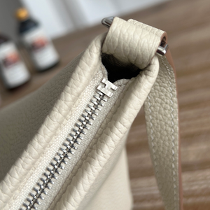 Bolso de mano minimalista de negocios con alta capacidad y diseño organizador, bolso geométrico moderno - Product Image 6