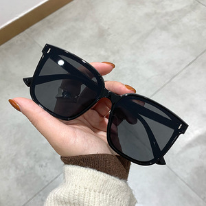 Lunettes de soleil unisexes Jiaqi, monture carrée large, verres noirs brillants, protection UV 100 %, pour la conduite et les sorties tendance - Product Image 2