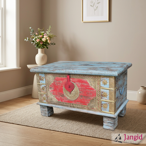 Coffres de rangement en bois massif anciens et vintage avec finitions en laiton et meubles artisanaux indiens peints en rouge et bleu - Product Image 3