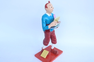 Figura de Tintin de Resina Premium GIA NHIEN, Personaje Clásico de Cómic con Libros, Estatua Coleccionable para Decoración del Hogar - Product Image 5