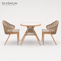 Ensemble table et chaises de jardin en alliage d'aluminium moderne avec design résistant aux intempéries pour hôtel et resort