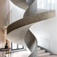 Escalier intérieur en colimaçon de luxe avec garde-corps en verre courbé Bandes de roulement en bois massif Cadre moderne en acier pour maisons duplex et villas