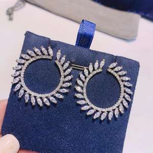 أحدث صيحات الموضة الجديدة أقراط مرصعة بالزركونيا المكعبة على شكل ورقة شجر للنساء إكسسوارات حفلات الزفاف بيجو - Product Image 1