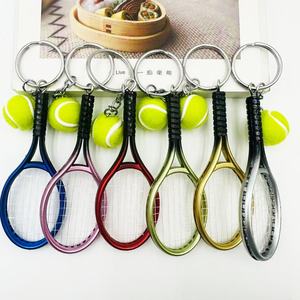 Llavero Creativo de Plástico con Forma de Raqueta de Tenis y Diseño de Pelota de Tenis, Recuerdos y Regalos Promocionales - Venta Directa de Fábrica - Product Image 1