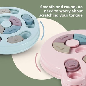 Nuovo Giocattolo per Animali Domestici: Ciotola Girevole Anti-Soffocamento per Cani con Motivo a Ossa e Cuori - Product Image 1