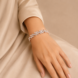 Bracelet floral en or 22 carats avec cristaux Swarovski, bijoux de luxe pour femmes, à porter au quotidien, bracelet de fête, bracelet tendance - Product Image 3