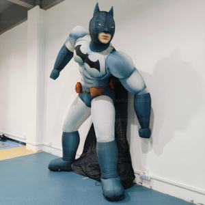Mascotte géante gonflable LED Batman, super-<span class=keywords><strong>héros</strong></span> <span class=keywords><strong>DC</strong></span>, Chevalier Noir, pour événement Comic Con/activation <span class=keywords><strong>de</strong></span> marque/présentation en centre commercial/boutique éphémère - Product Image 3