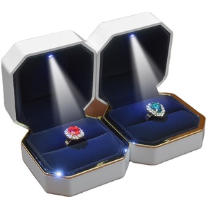 Boîte à bijoux LED dorée à 8 coins, boîte de présentation de bijoux, boîte à bijoux de luxe en gros - Product Image 1
