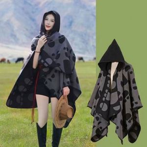 Poncho mexicain personnalisé pour femme, écharpe-châle en laine d'hiver avec motif de personnage dessiné à la main – Vente chaude - Product Image 4