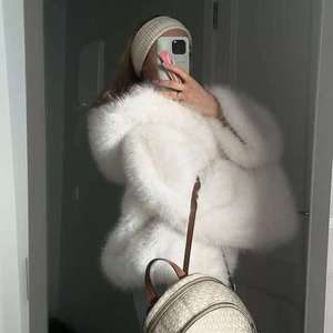 Manteau d'hiver épais en fausse fourrure de renard noir et blanc, style américain, pour <span class=keywords><strong>femme</strong></span>, <span class=keywords><strong>grande</strong></span> <span class=keywords><strong>taille</strong></span>, à manches longues, collection 2025 - Product Image 5