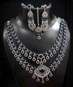Ensemble de colliers en diamants américains plaqué or Ensemble de bijoux de mariage traditionnels et élégants avec boucles d'oreilles pendantes pour femmes et filles - Product Image 1
