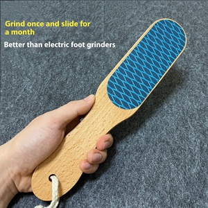Grande râpe à <span class=keywords><strong>pied</strong></span> double face en bois de hêtre Lime à <span class=keywords><strong>pied</strong></span> facile à utiliser Manche en bois Moulin à papier de verre pour enlever les callosités des peaux mortes <span class=keywords><strong>Pied</strong></span> - Product Image 5