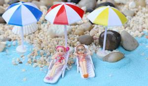 Statuette di Donne in Bikini Stile Spiaggia, Figurine di Persone in Vacanza al Mare - Product Image 4