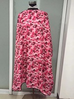 Alinka – Cape de Barbier Professionnelle Personnalisable avec Logo, Tablier de Salon Imperméable en Polyester pour Coiffeur et Styliste