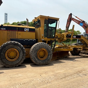 รถดันดิน CAT 16H แบบมีล้อ สีเหลือง อุปกรณ์ก่อสร้าง พร้อมเครื่องยนต์ เกียร์บ็อกซ์ รุ่น PLC-2020 - Product Image 1