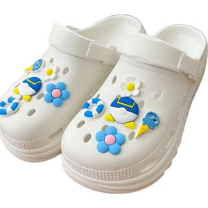 Breloques décoratives en PVC souple pour sabots Crocs, moulées par injection, série dessin animé, détachables, à trous décoratifs, très vendues - Product Image 3