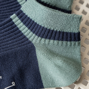 Chaussettes courtes décontractées d'été pour hommes en coton peigné, respirantes, absorbant la transpiration, antibactériennes, avec logo personnalisable – Vente en gros - Product Image 3