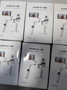 Insta360 Flow <span class=keywords><strong>2</strong></span> <span class=keywords><strong>Pro</strong></span> AI, Gimbal para Smartphone con Seguimiento Automático 3-Axis, Estabilización, Grabación Panorámica, Seguimiento de 360 Grados - Product Image 1