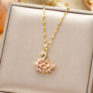 Collier en acier inoxydable plaqué or 18 carats ZYO Custom Jewelry, pendentif cœur papillon en zircon, collier de perles pour femme, cadeau de bijoux - Product Image 6