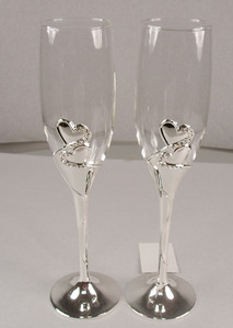 Flûtes à champagne en argent avec double cœur percé en paire avec base à motif de cœur Toast de mariage Cadeau de la Saint-Valentin - Product Image 4