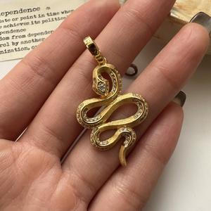 Pendentif Serpent Année du Serpent en Argent Pur S925 Brossé Style Vintage Italien, Bijou Rétro de Niche Française avec Placage Or - Product Image 1