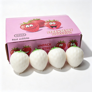 Jouet anti-stress créatif en caoutchouc souple et changeant de couleur en forme de fraise Sky pour enfants - Grande taille pour 7-14 ans - Balle de décompression - Product Image 1
