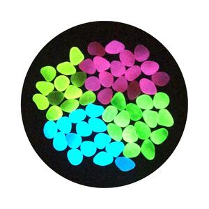 Multi-Functionele Kleurrijke Kleine Glow-In-Dark Ronde Stenen Heldere Lichtgevende Rotsen Voor Huis Aquarium Tuin Weg Decoraties - Product Image 1